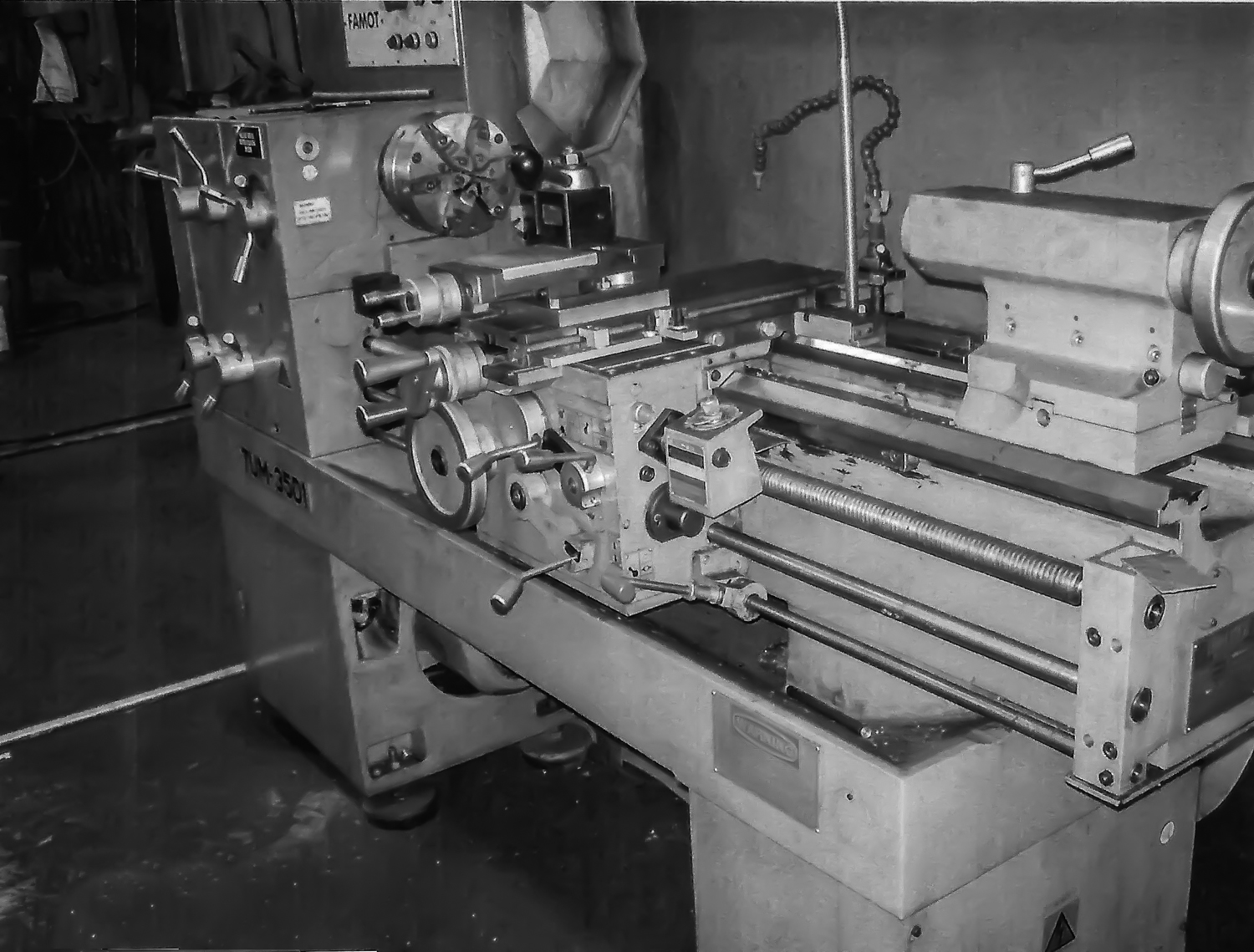 Swing over Bed 14” Swing Over Carriage 8” Center Distance 40” Spindle Bore  1-3/8” Spindle Mount D1-4 Camlock Spindle HP 4 HP 220 Volt 3 Phase